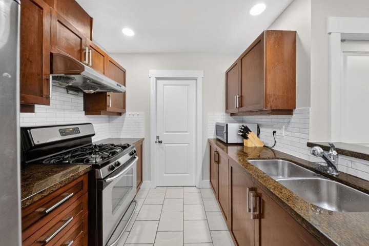 Photo 11 at 407 - 6328 Larkin Drive, University VW, Vancouver West