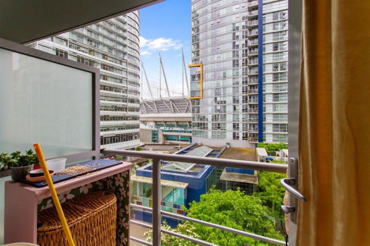 Photo 8 at 707 - 131 Regiment Square, Downtown VW, Vancouver West