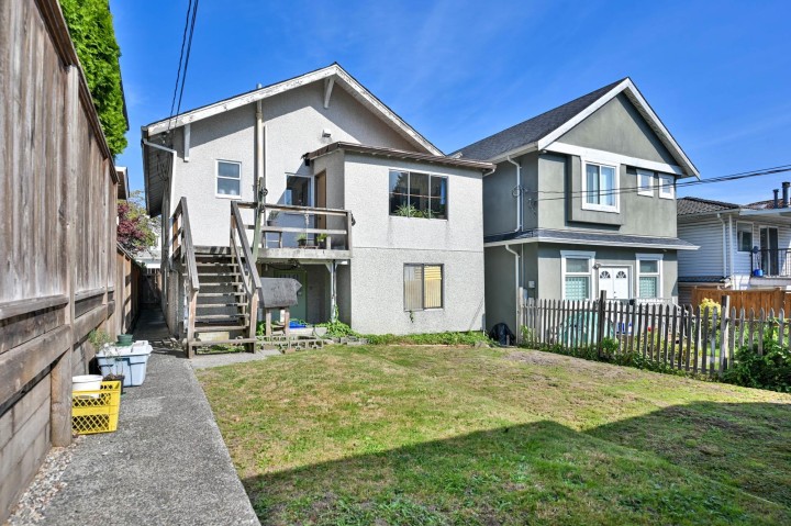 Photo 13 at 336 E 17th Avenue, Main, Vancouver East