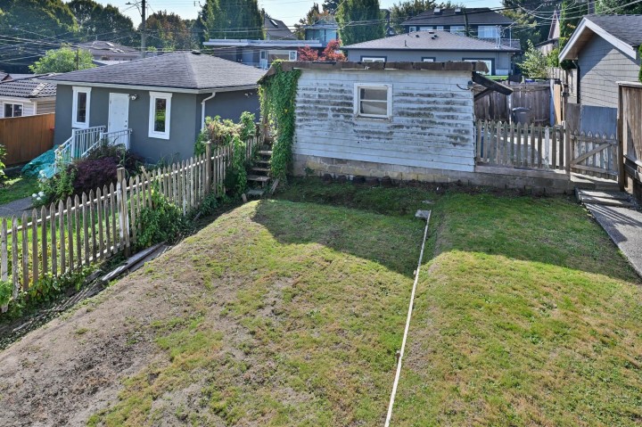 Photo 12 at 336 E 17th Avenue, Main, Vancouver East
