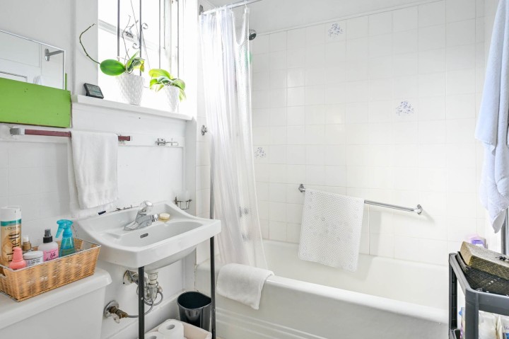 Photo 10 at 336 E 17th Avenue, Main, Vancouver East