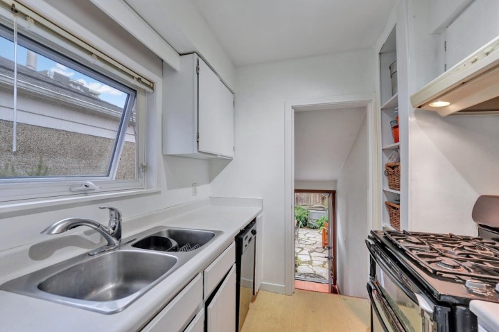Photo 12 at 2303 W 3rd Avenue, Kitsilano, Vancouver West