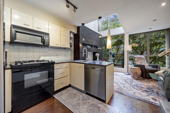 Photo 5 at 203 - 501 Pacific Street, Downtown VW, Vancouver West