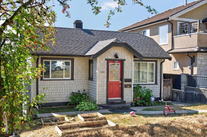 Photo 2 at 3184 E 8th Avenue, Renfrew VE, Vancouver East