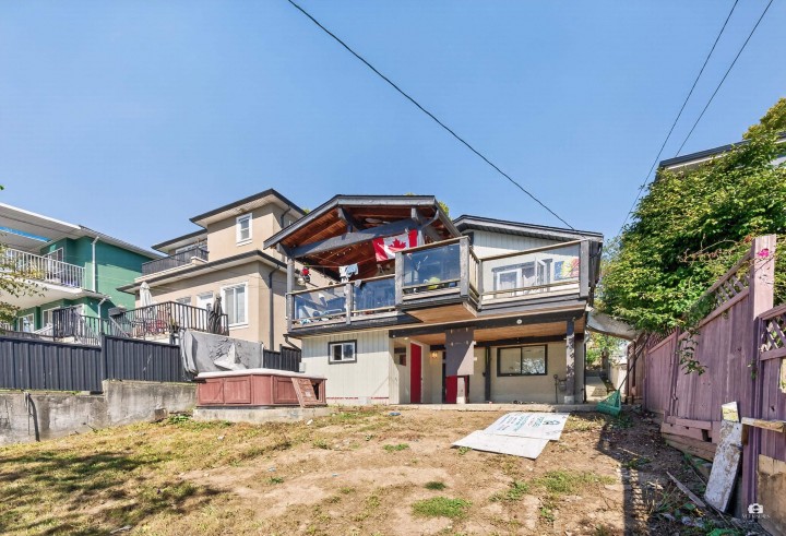 Photo 3 at 3184 E 8th Avenue, Renfrew VE, Vancouver East