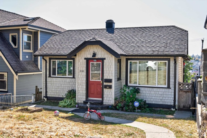Photo 1 at 3184 E 8th Avenue, Renfrew VE, Vancouver East