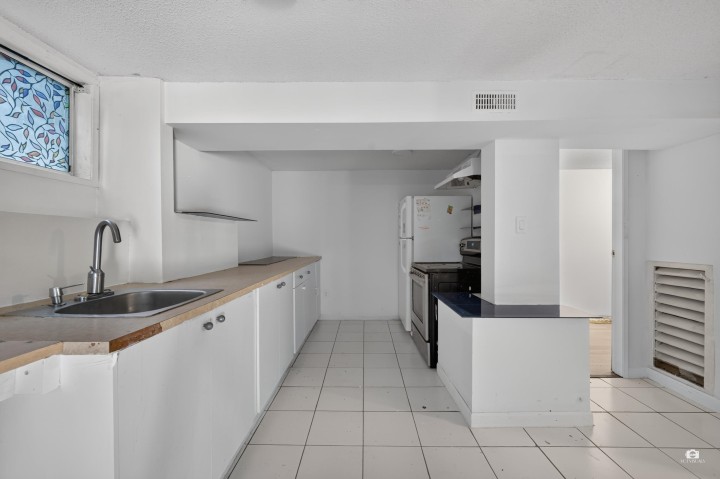 Photo 10 at 3184 E 8th Avenue, Renfrew VE, Vancouver East