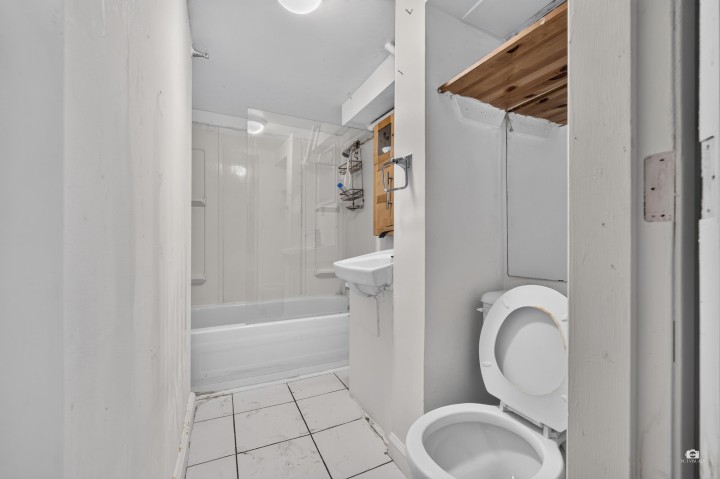 Photo 11 at 3184 E 8th Avenue, Renfrew VE, Vancouver East