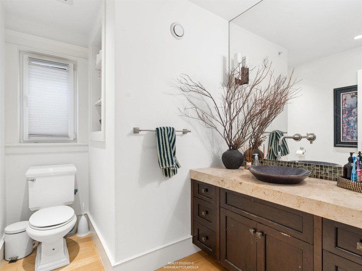 Photo 13 at 917 W 20th Avenue, Cambie, Vancouver West