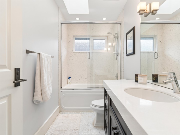 Photo 17 at 917 W 20th Avenue, Cambie, Vancouver West