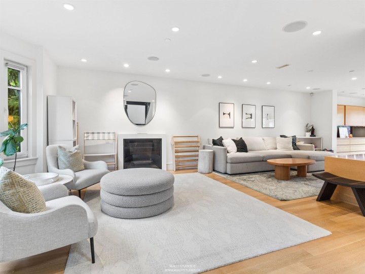 Photo 3 at 917 W 20th Avenue, Cambie, Vancouver West