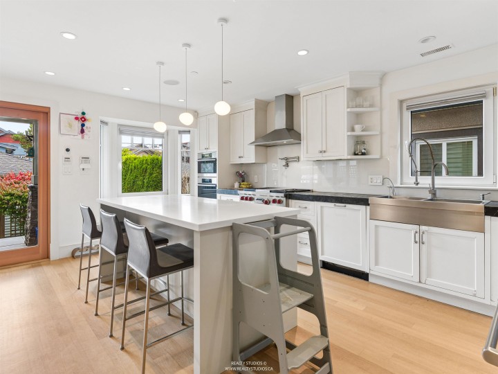 Photo 10 at 917 W 20th Avenue, Cambie, Vancouver West