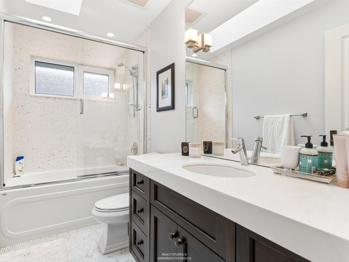 Photo 18 at 917 W 20th Avenue, Cambie, Vancouver West