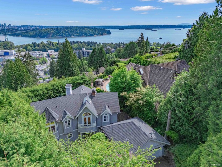 Photo 1 at 880 Younette Drive, Sentinel Hill, West Vancouver
