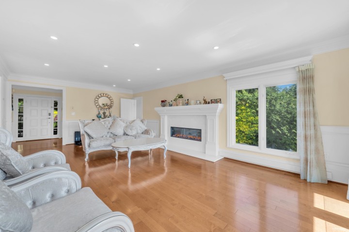 Photo 9 at 880 Younette Drive, Sentinel Hill, West Vancouver