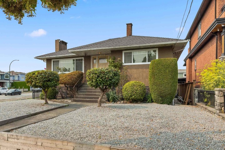 Photo 2 at 2515 E 45th Avenue, Killarney VE, Vancouver East
