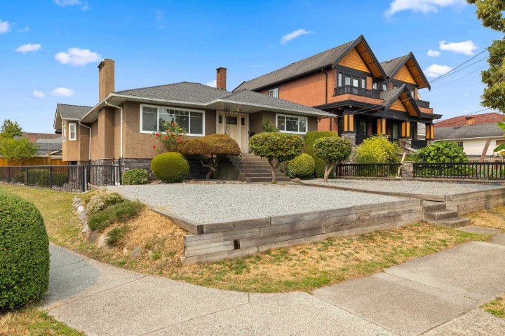 Photo 1 at 2515 E 45th Avenue, Killarney VE, Vancouver East