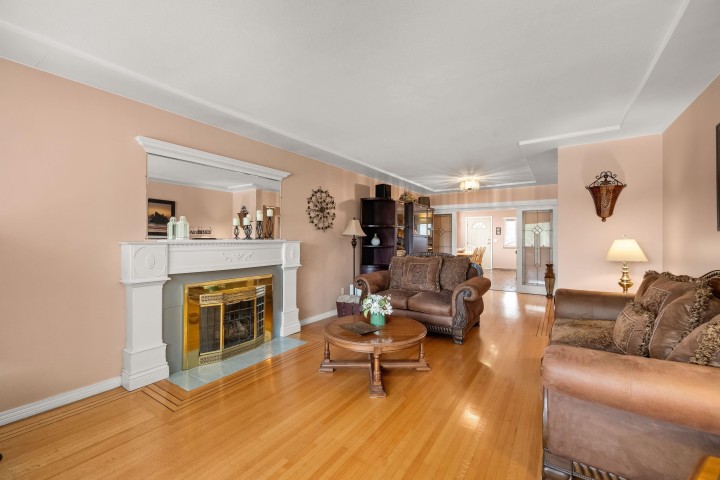 Photo 4 at 2515 E 45th Avenue, Killarney VE, Vancouver East