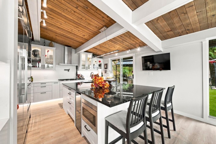 Photo 10 at 195 Kelvin Grove Way, Lions Bay, West Vancouver