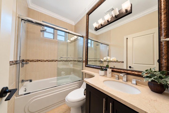 Photo 12 at 1631 E 58th Avenue, Fraserview VE, Vancouver East