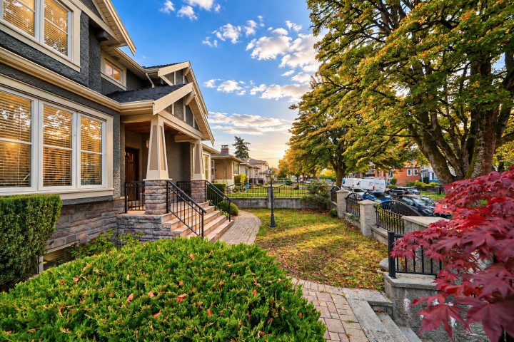 Photo 3 at 1631 E 58th Avenue, Fraserview VE, Vancouver East