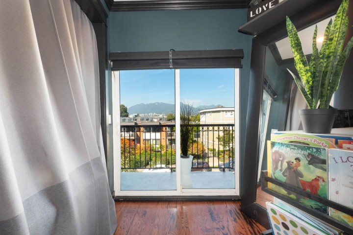 Photo 12 at 2048 Triumph Street, Hastings, Vancouver East