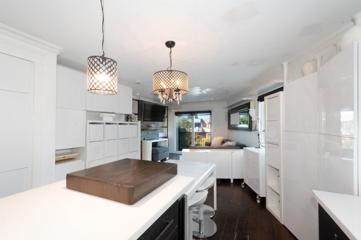 Photo 3 at 2048 Triumph Street, Hastings, Vancouver East