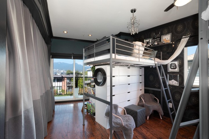 Photo 11 at 2048 Triumph Street, Hastings, Vancouver East
