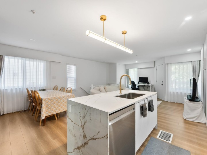 Photo 16 at 310 E 16th Avenue, Main, Vancouver East