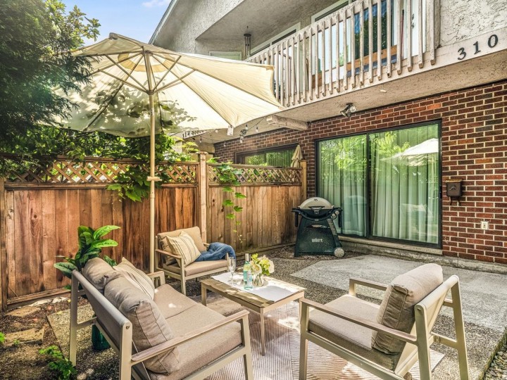 Photo 4 at 310 E 16th Avenue, Main, Vancouver East