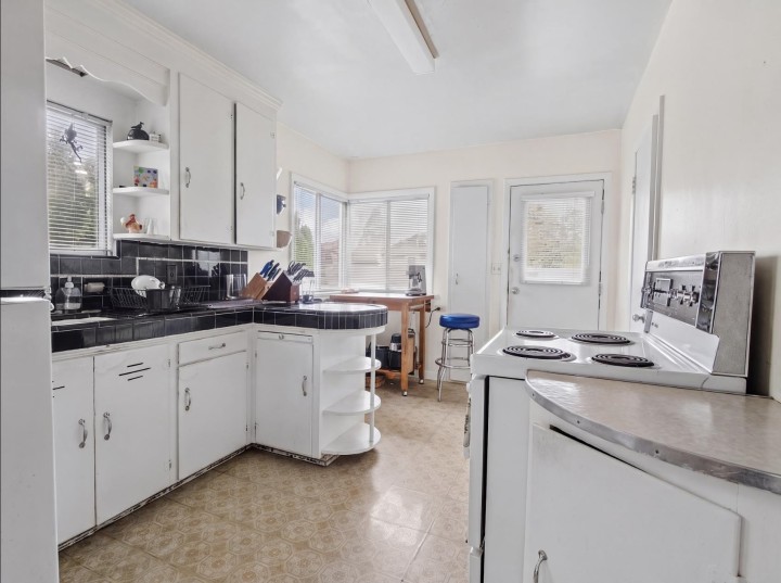 Photo 2 at 455 W 29th Avenue, Cambie, Vancouver West