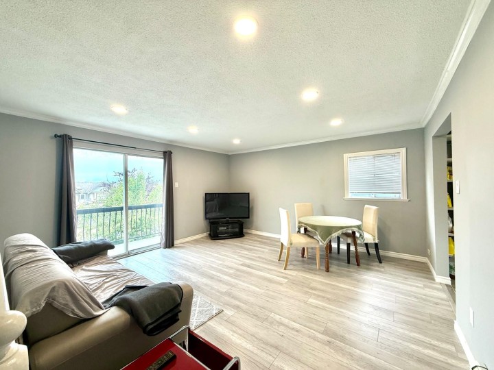 Photo 2 at 3305 Worthington Drive, Renfrew Heights, Vancouver East