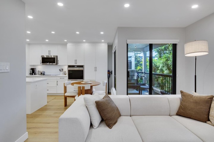 Photo 2 at 303 - 1877 W 5th Avenue, Kitsilano, Vancouver West