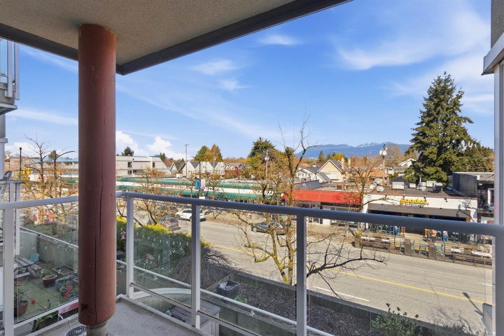Photo 9 at 211 - 3250 W Broadway, Kitsilano, Vancouver West