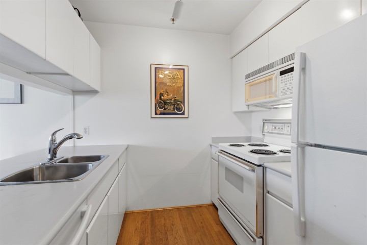 Photo 14 at 211 - 3250 W Broadway, Kitsilano, Vancouver West