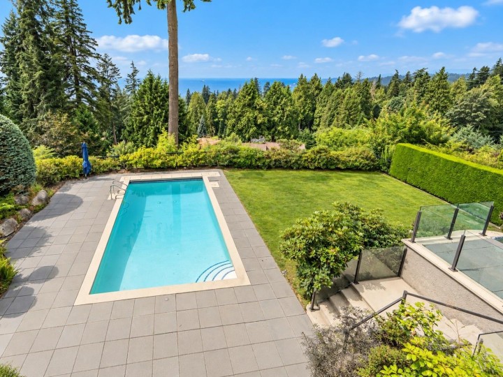 Photo 4 at 2638 Queens Avenue, Queens, West Vancouver