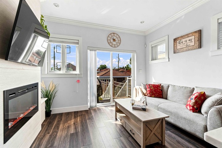 Photo 6 at 3162 Venables Street, Renfrew VE, Vancouver East