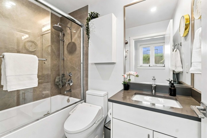 Photo 16 at 3162 Venables Street, Renfrew VE, Vancouver East