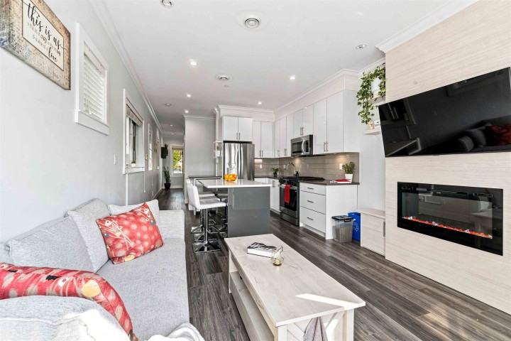Photo 7 at 3162 Venables Street, Renfrew VE, Vancouver East