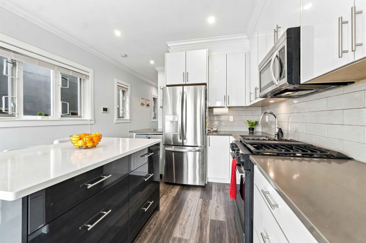Photo 3 at 3162 Venables Street, Renfrew VE, Vancouver East