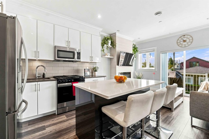 Photo 1 at 3162 Venables Street, Renfrew VE, Vancouver East