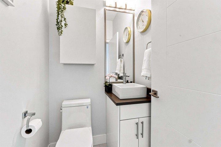 Photo 9 at 3162 Venables Street, Renfrew VE, Vancouver East