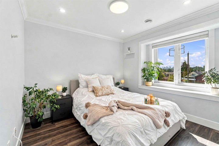 Photo 10 at 3162 Venables Street, Renfrew VE, Vancouver East