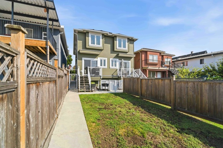 Photo 19 at 3162 Venables Street, Renfrew VE, Vancouver East