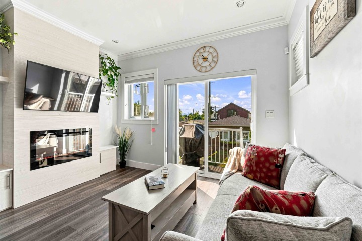 Photo 4 at 3162 Venables Street, Renfrew VE, Vancouver East