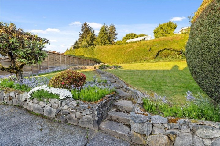 Photo 32 at 982 Braeside Street, Sentinel Hill, West Vancouver