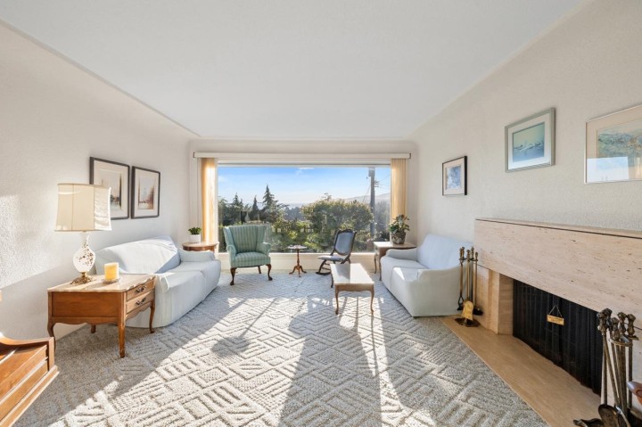 Photo 4 at 982 Braeside Street, Sentinel Hill, West Vancouver