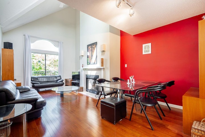 Photo 2 at 592 W 16th Avenue, Cambie, Vancouver West