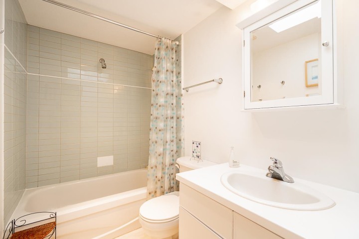 Photo 17 at 592 W 16th Avenue, Cambie, Vancouver West