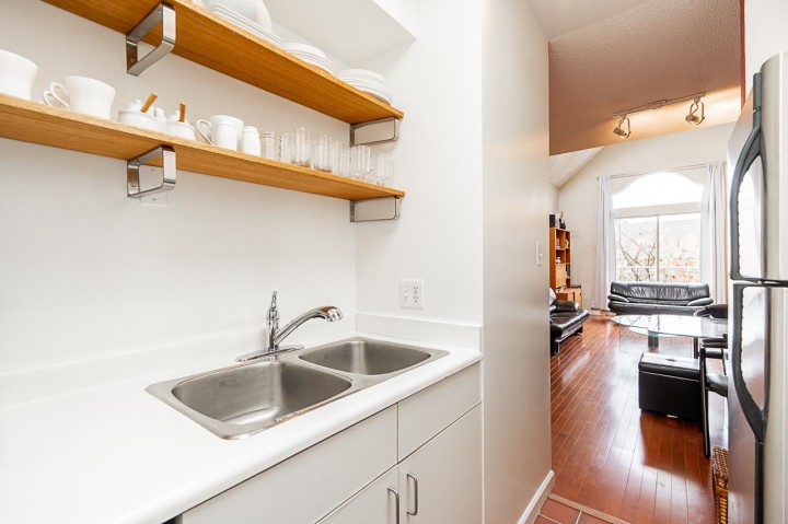 Photo 12 at 592 W 16th Avenue, Cambie, Vancouver West